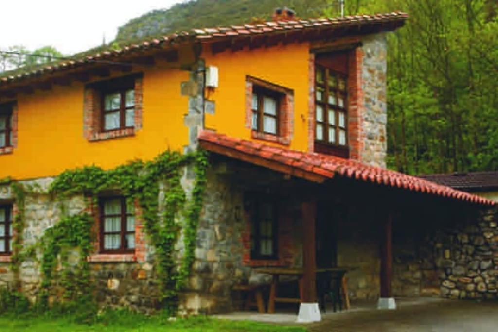 La Rotella, Calma Al Lado De Cangas De Onis Ngoại thất bức ảnh